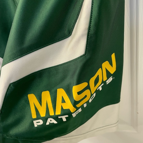 George Mason University Patriots under Armour shorts YSM 8 - Picture 2 of 6